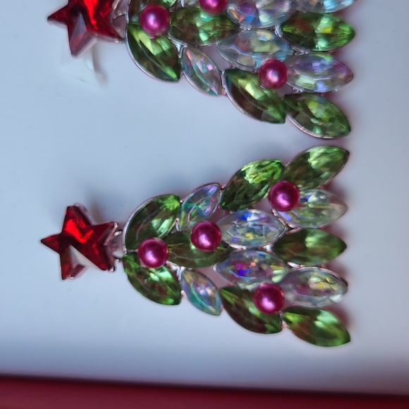 NIB Christmas holiday Betsey Johnson tree earrings rhinestones faux pearls - Picture 2 of 3